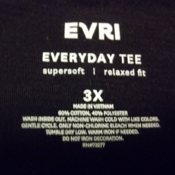 Used Women's 3X Evri Relaxed Fit Black V-Neck Eiffel Tower T-Shirt - Picture 5 of 5